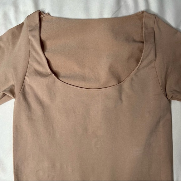 SKIMS Essential Long Sleeve Scoop Neck Bodysuit Skin Tone Size L/XL - Picture 6 of 13